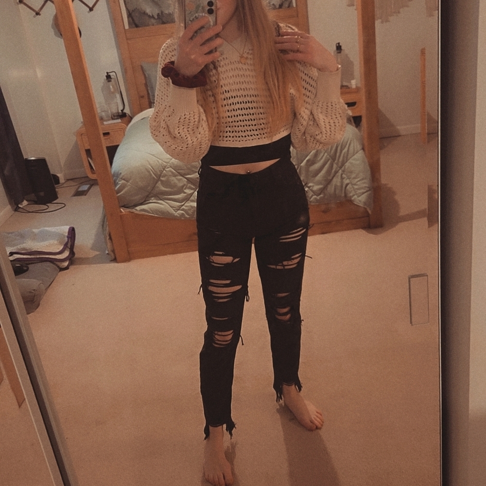{American Eagle Outfitters} Black Ripped Mom Jeans